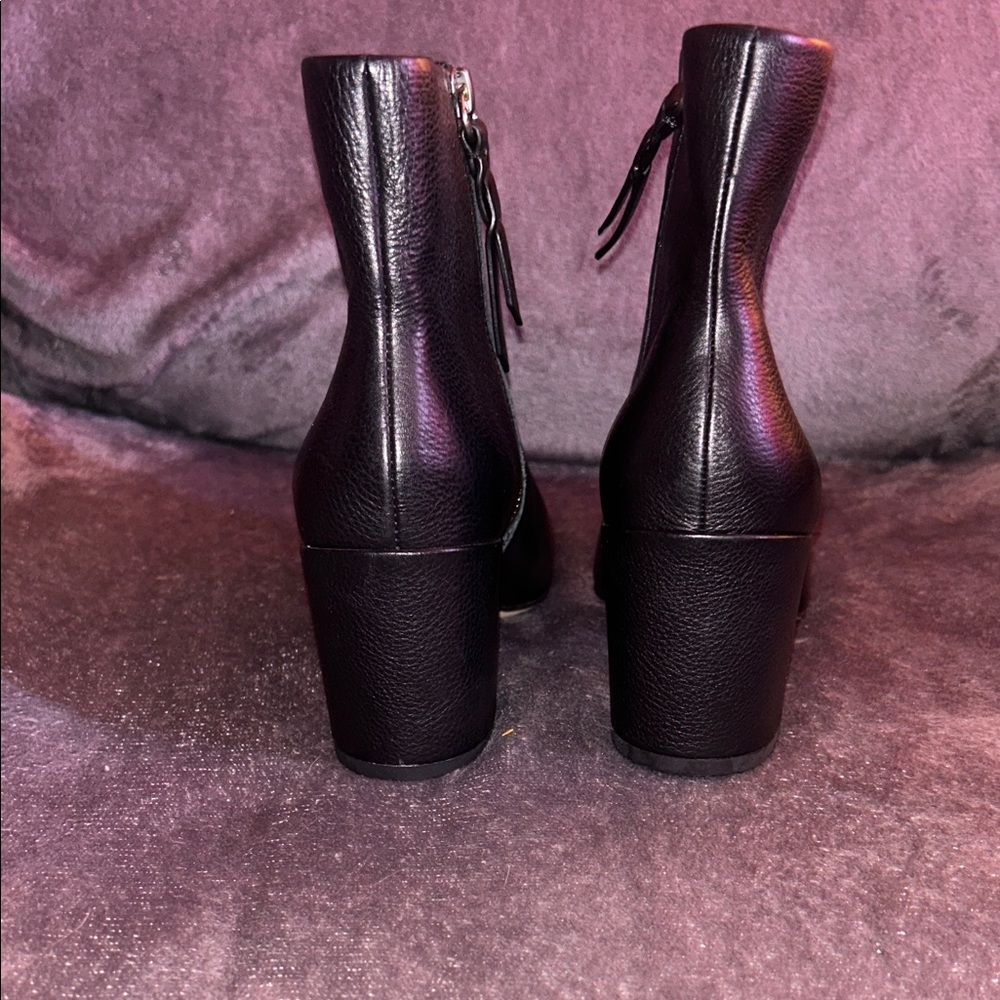 Chic Black Slendid Leather Heeled Boots - Picture 2 of 6